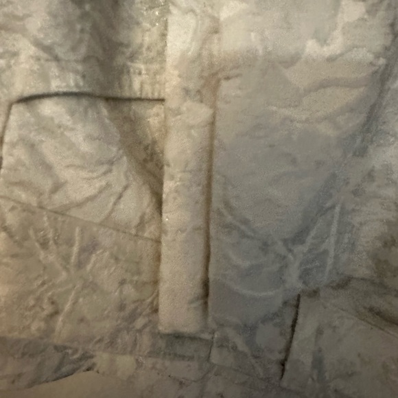 Gorgeous White/brocade material pant suit! - Picture 3 of 7